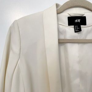 Medium Cream Blazer with long collar and front pocket details